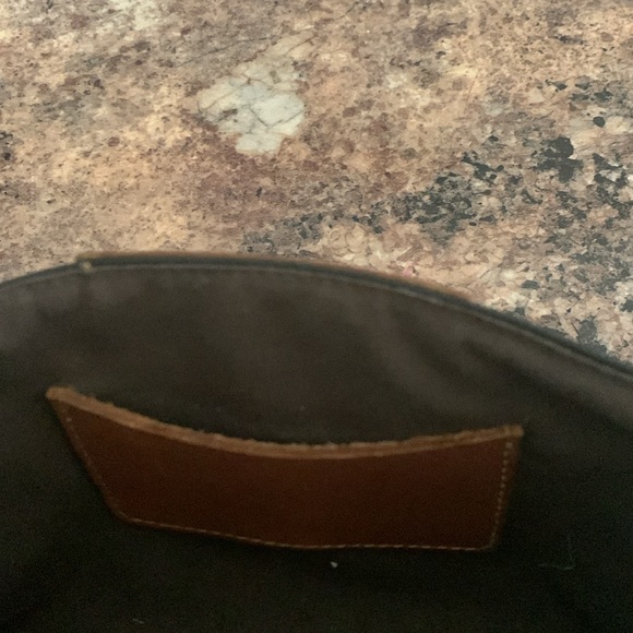 Coronado Leather Shoulder Bag - Picture 5 of 9